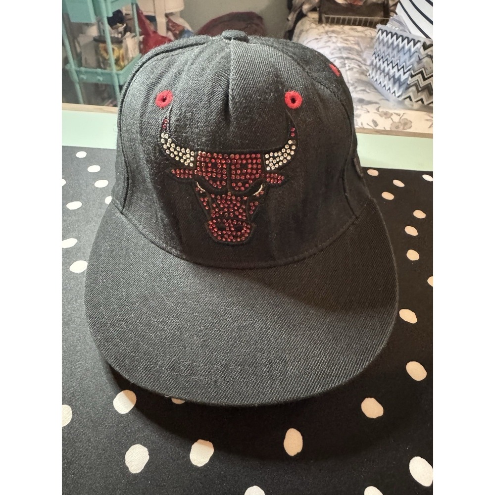 Unk NBA Chicago Bulls Rhinestone Bull Hat Black Red Fitted 7 3/4 62CM